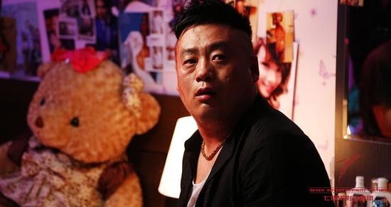 宋晓峰饰演陈有亮