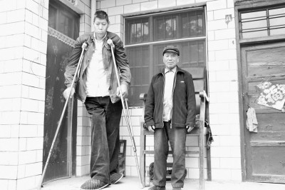 “亚洲第一巨人”王峰军因病去世 比姚明高近30厘米