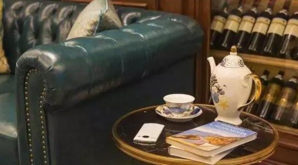 黄晓明：豪宅价值过亿，落地窗前能看到东方明珠，私人健身房很大