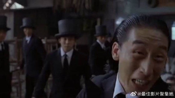 小伙独战斧头帮，大叔被逼出手，太热血了！