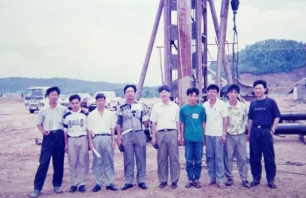 1985年，横岗信义玻璃工地现场