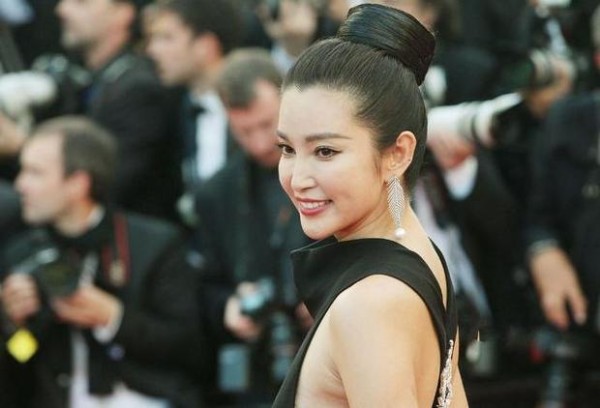 李冰冰雇水军黑袁立？2人有什么渊源？袁立：再黑一次曝你们秘密！