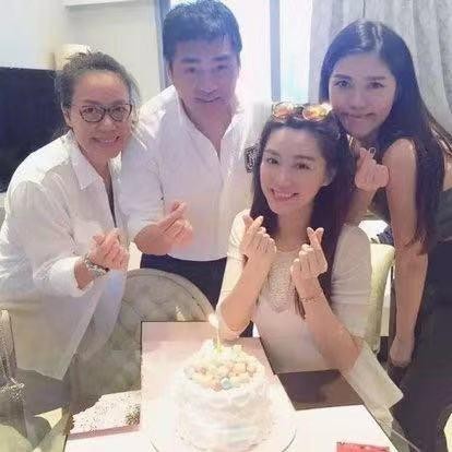 刘恺威新恋情疑曝光，对方是港星汤镇宗女儿汤洛雯，比杨幂小一岁