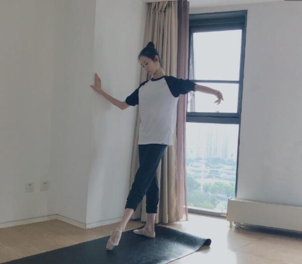 张艺凡今年多大了，她和张艺兴是什么关系