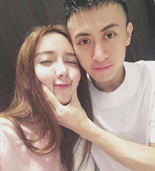 秦奋4500万分手费是给谁的，他和美娜在一起多久了？