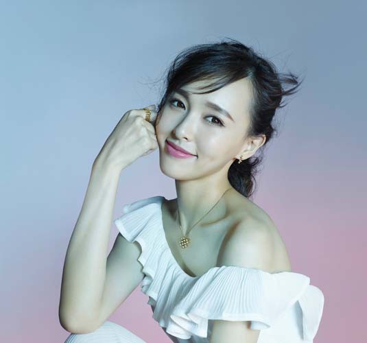 她演傻白甜被刘烨讽刺，曾跪着为邱泽洗马桶被甩，好心酸