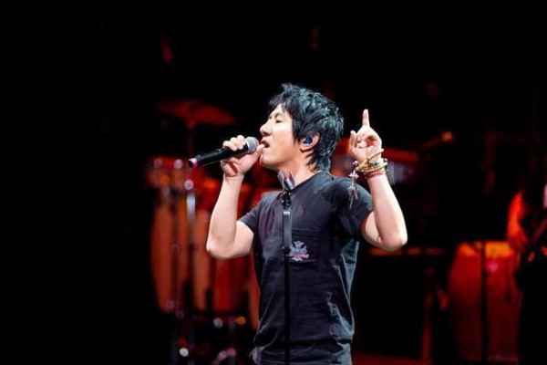 《乘风破浪》黄晓明又翻车：用刘芸老公郑钧写给前妻的歌词鼓励她