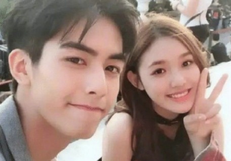 宋茜和宋威龙之间是什么关系 现实生活中是男女朋友关系吗