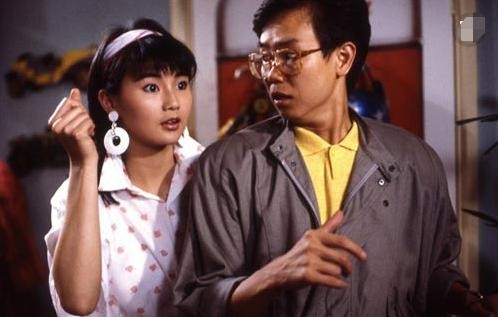 他曾捧红周润发，陪伴妻子抗癌15年，现在72岁身价百亿
