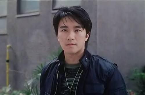开心鬼黄百鸣：捧红周润发甄子丹，身价超百亿，妻子患癌不离不弃