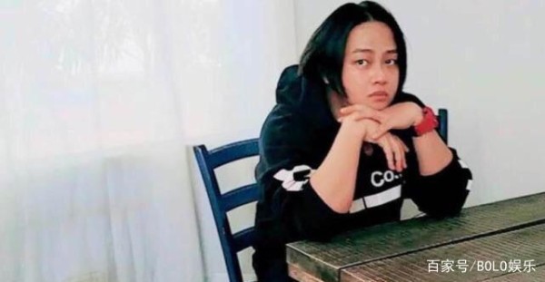 人气男歌手赖铭伟的女友，不幸患上癌症，如今他只靠文字表达感情