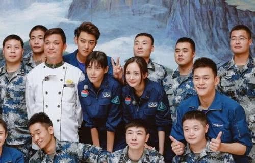 黄子韬和杨幂的不经意间，曾经暧昧八卦竟是谈判官“剧照”
