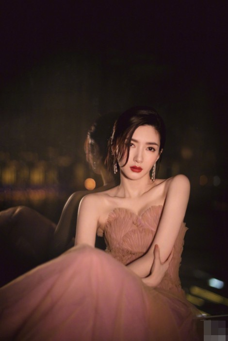 女明星私下里也是小可爱，江疏影早餐翻车现场，可爱中带着点憨！
