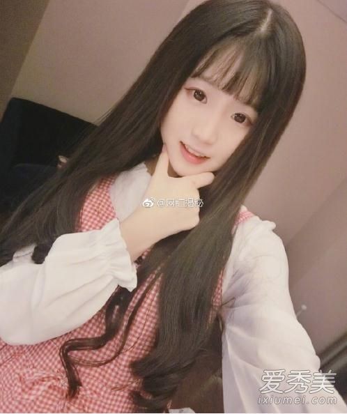 杨清柠素颜照片曝光发型台搞笑了 杨清柠整过容吗为何差距这么大