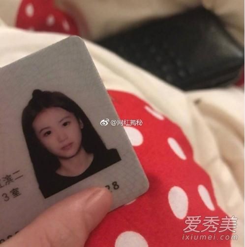 杨清柠素颜照片曝光发型台搞笑了 杨清柠整过容吗为何差距这么大