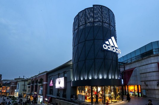 阿迪达斯京城首家运动时尚品牌体验店在北京蓝色港湾盛大揭幕