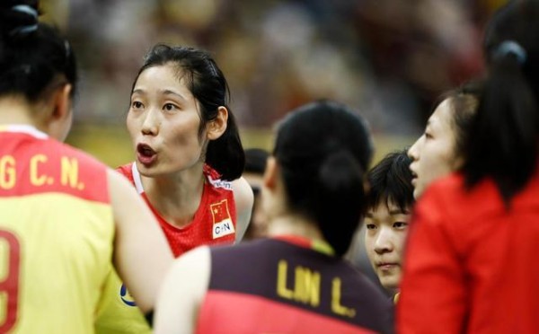 朱婷和李盈莹收入能否比肩中国男足球星？球迷表示：差的有点远
