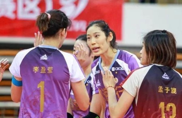 朱婷和李盈莹收入能否比肩中国男足球星？球迷表示：差的有点远