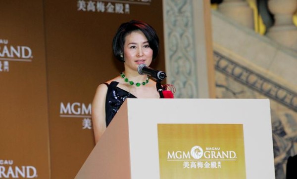 她身价300亿,与张国荣有缘无份难道没有男人可以配得上她?
