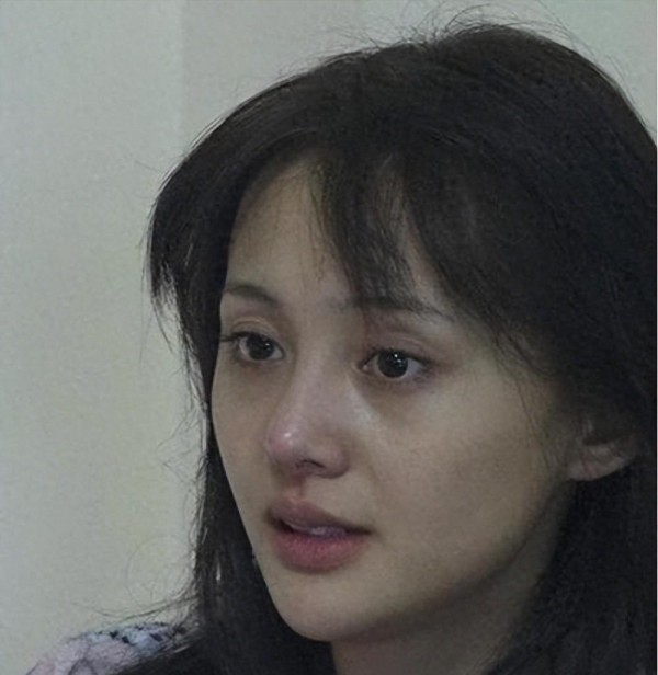 18岁楚雨荨到2.99亿负债女人：郑爽在美国陪睡孩子的900个夜晚背后，那些无法回头的选择