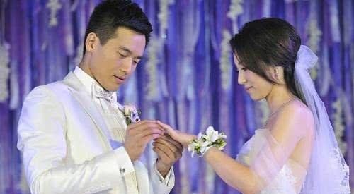 张雨绮董璇黄奕这几个娱乐圈女明星，是不是被自己老公坑惨了！