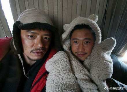 在吴京微博里搜死鬼怎么回事？吴京为什么叫段奕宏死鬼两人什么关系
