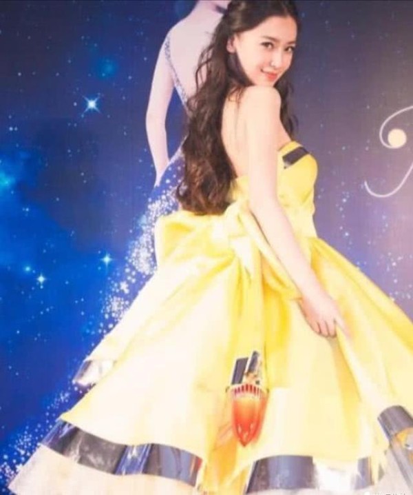 女明星化身“小黄鸭”，赵丽颖甜美，娜扎靓丽，周冬雨女人味十足