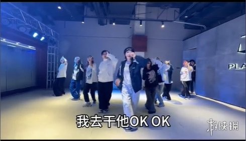 黄子韬晒结婚证:目标已达成!网友戏称幼师资格证下来了__黄子韬晒结婚证:目标已达成!网友戏称幼师资格证下来了