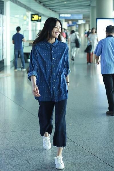 也就刘雯敢这么穿，其他女星穿这样会认为农民工的！