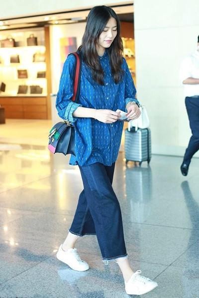 也就刘雯敢这么穿，其他女星穿这样会认为农民工的！