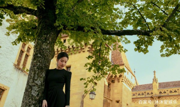刘亦菲曾分手交往3年的韩国欧巴宋承宪，现如今认真拍戏人气爆棚