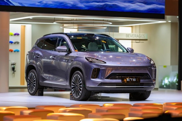 星途ET5成都车展全球首发，20万级年轻家用SUV“卷王”登场