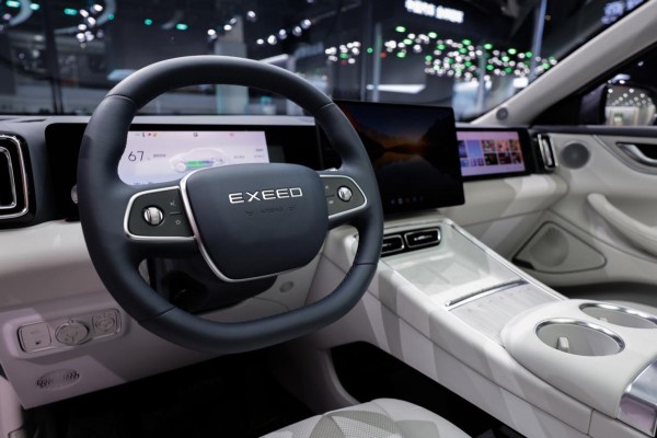 星途ET5成都车展全球首发，20万级年轻家用SUV“卷王”登场