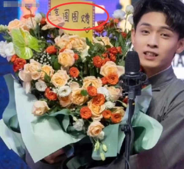 孟鹤堂晒与杨颖合照，如愿以偿追星成功，德云女孩在线化身柠檬精