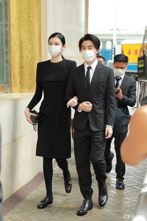 母亲花1千万买停车位，还花13亿买4套房，儿子却花20万买比亚迪-有驾