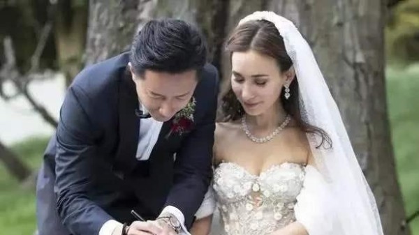 他于2019年跨年当天结婚，被爆抠门寒酸却成为网友最期待的爱情！