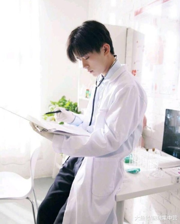 娱乐圈男明星用的香水汇总, 易烊千玺太突出, 想回这个表情包