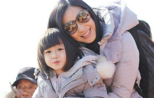 考拉是张伦硕亲生女儿吗 考拉的爸爸是谁严铮个人资料