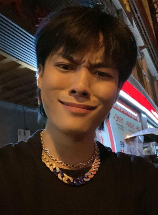疯狂小杨哥:“网瘾少年”为何能年入过亿?如今他的真实身份曝光