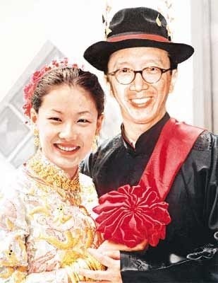 　　伏明霞与梁锦松结婚照