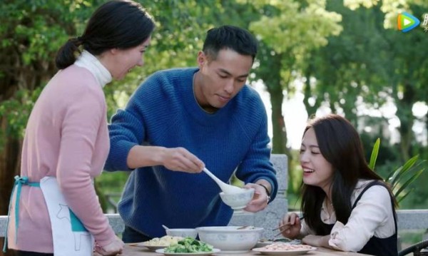 剧中是姐弟，现实却是夫妻，相恋21年，如今凭《都挺好》爆红