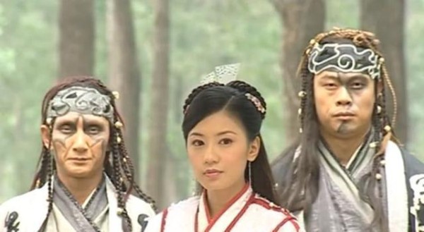 三版《倚天屠龙记》的主演全换了，可他全程参演，从坏人演到和尚
