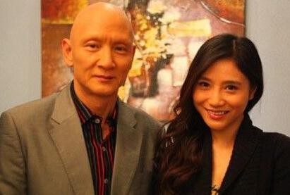 年轻时帅过华仔，演了一辈子坏蛋，妻子貌美如花12岁与他情定终身