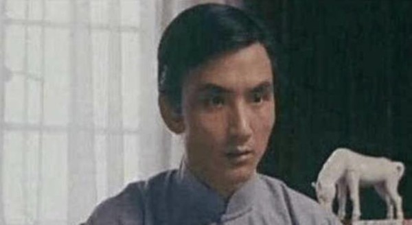 “反派专业户”杜玉明被拍与美女同回酒店