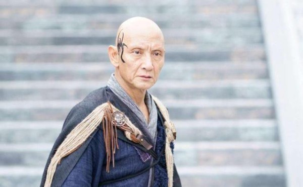 “反派专业户”杜玉明被拍与美女同回酒店