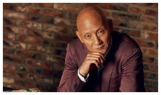 老戏骨沦落街头卖烤串？满脸皱纹依然心狠手辣，就问你敢吃么？