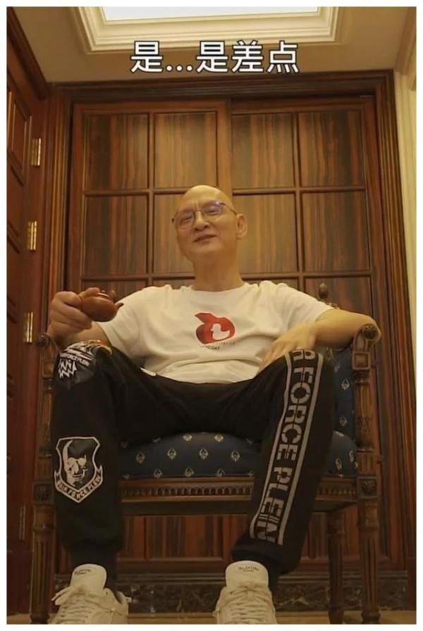 老戏骨沦落街头卖烤串？满脸皱纹依然心狠手辣，就问你敢吃么？
