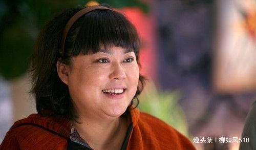 曾经正剧老戏骨，如今陷入诈骗风波，直播痛哭道歉