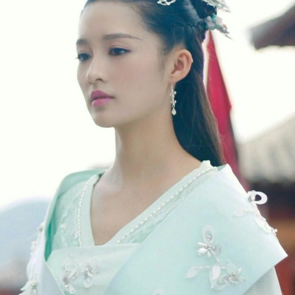 李沁和肖战是情侣关系吗(李沁的电视剧)
