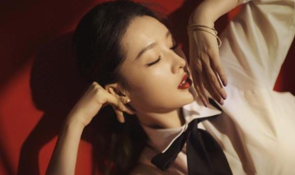 李沁与肖战传绯闻，肯定是肖战占便宜了，成功的吸引住了我们！